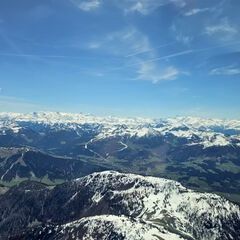 Flugwegposition um 11:04:09: Aufgenommen in der Nähe von Gemeinde Waidring, 6384 Waidring, Österreich in 2302 Meter